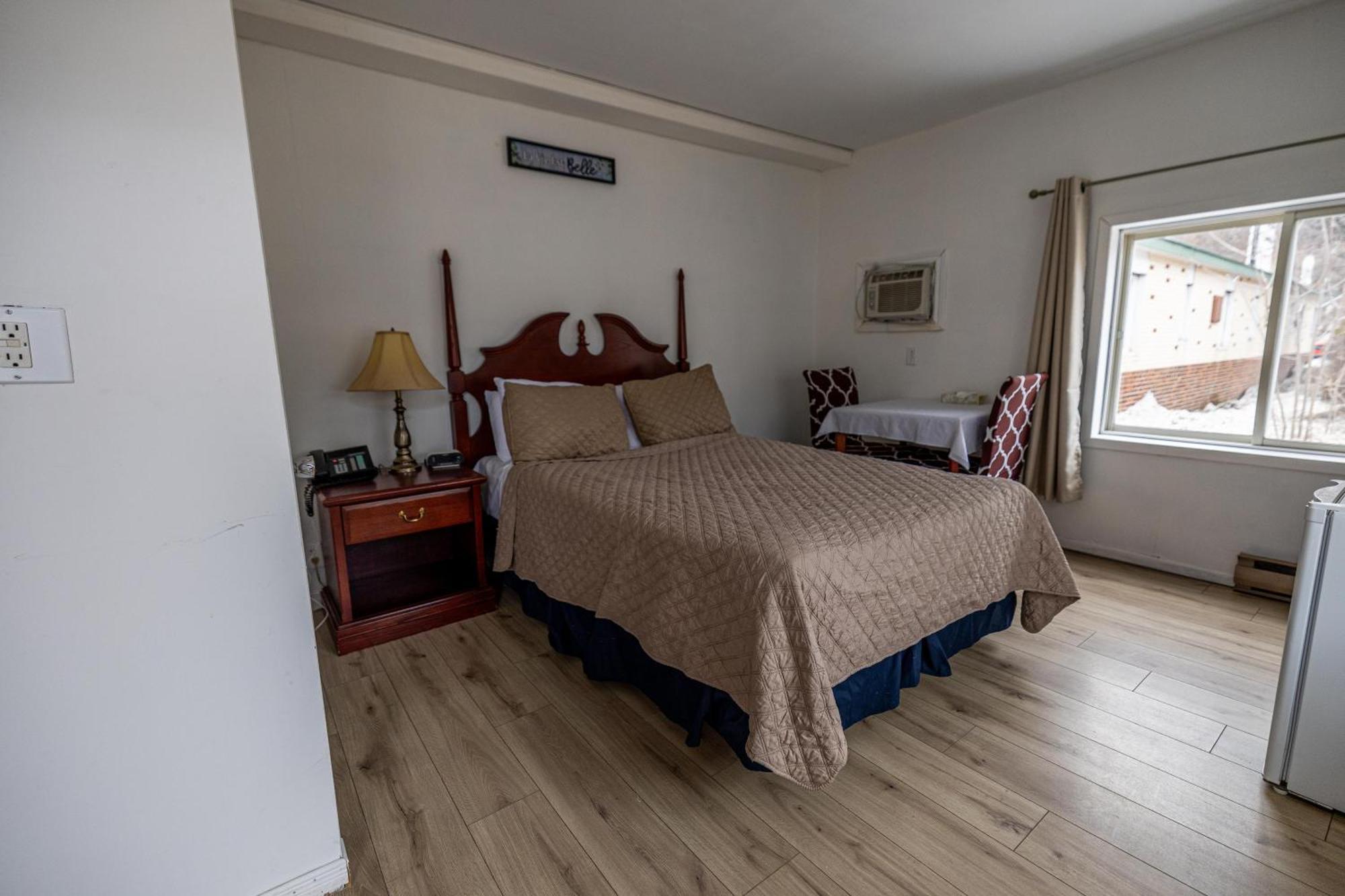 Motel Deblois Sainte-Anne-de-Beaupré Eksteriør billede