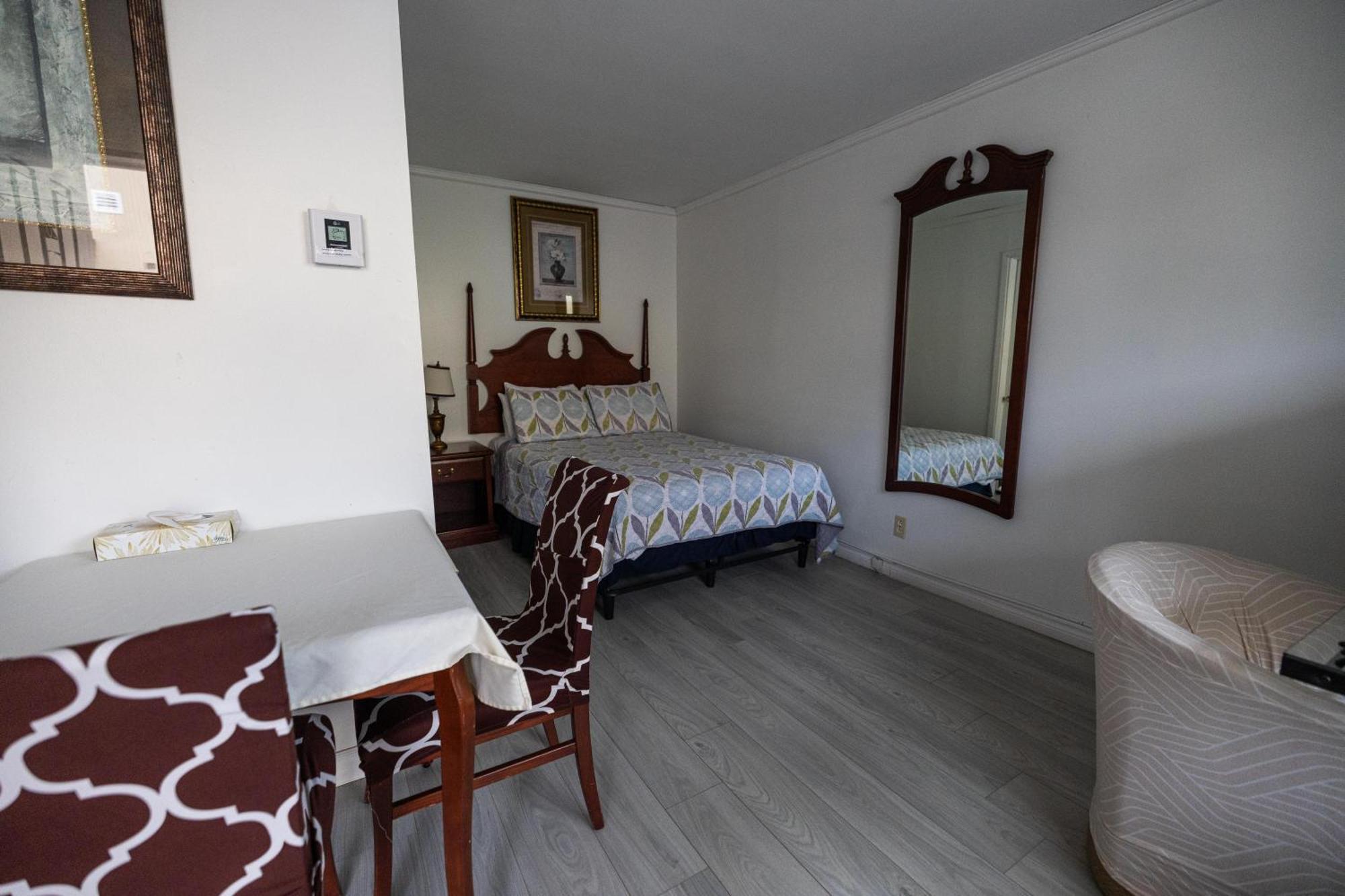 Motel Deblois Sainte-Anne-de-Beaupré Eksteriør billede