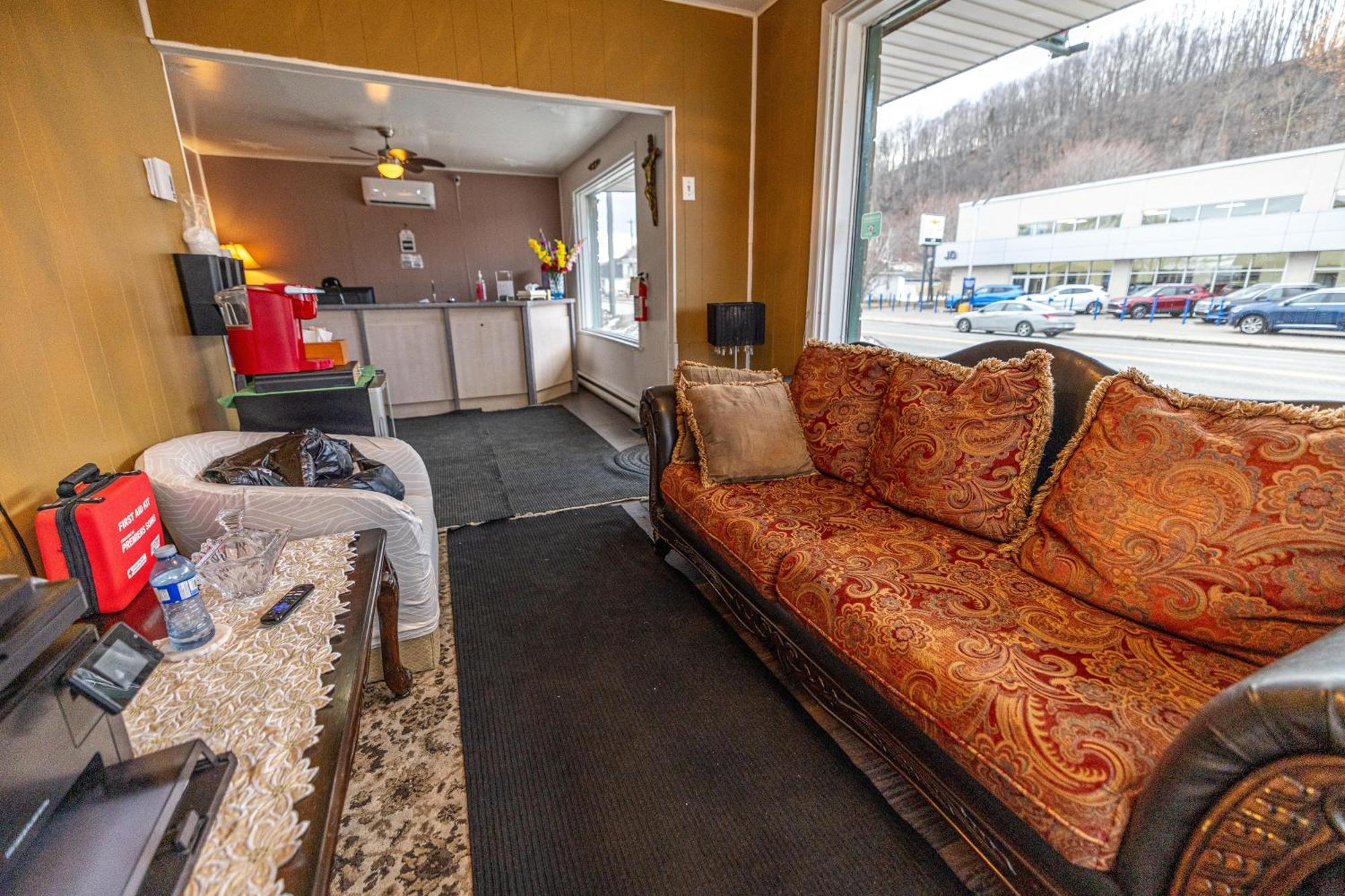 Motel Deblois Sainte-Anne-de-Beaupré Eksteriør billede