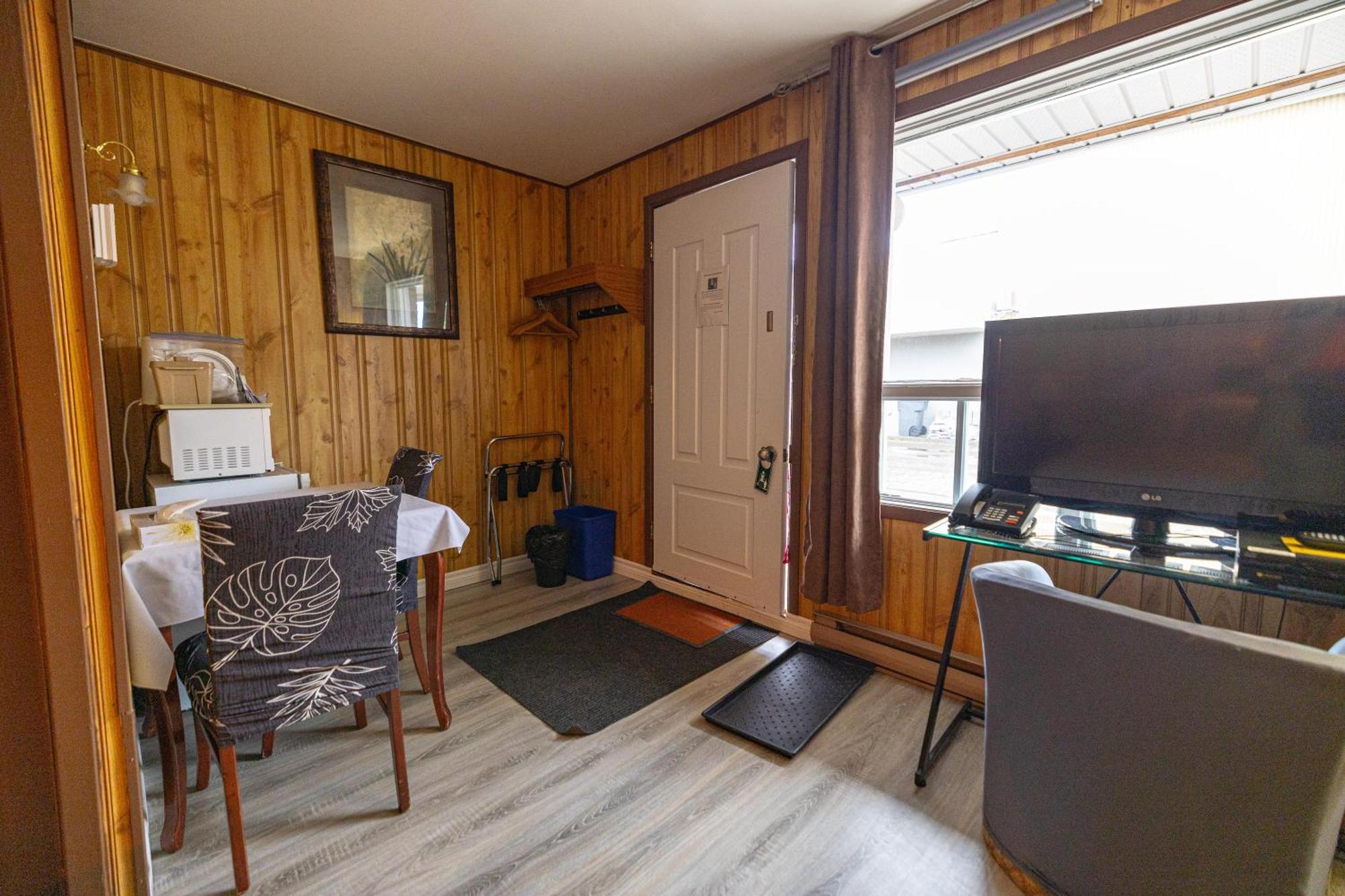 Motel Deblois Sainte-Anne-de-Beaupré Eksteriør billede