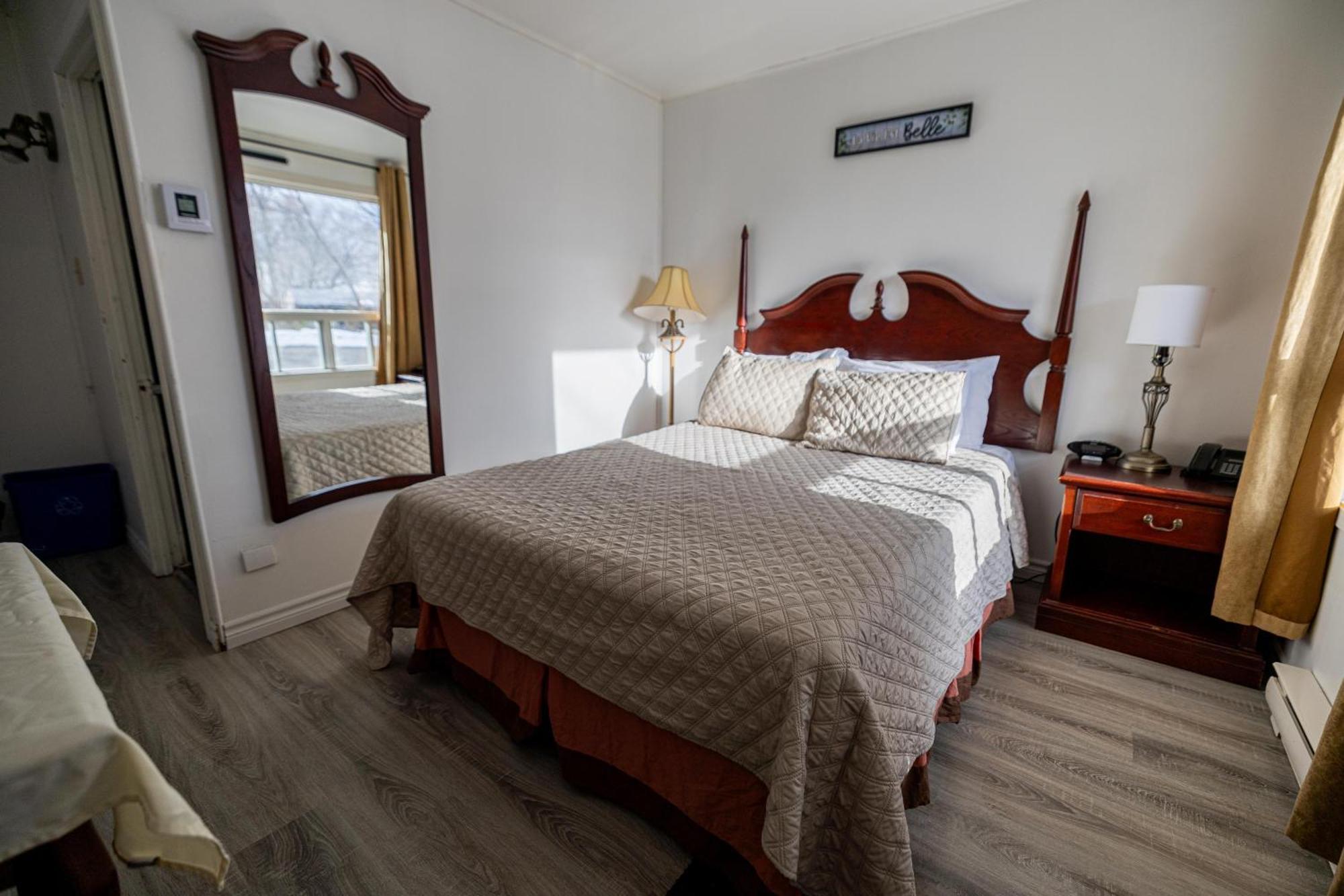 Motel Deblois Sainte-Anne-de-Beaupré Eksteriør billede