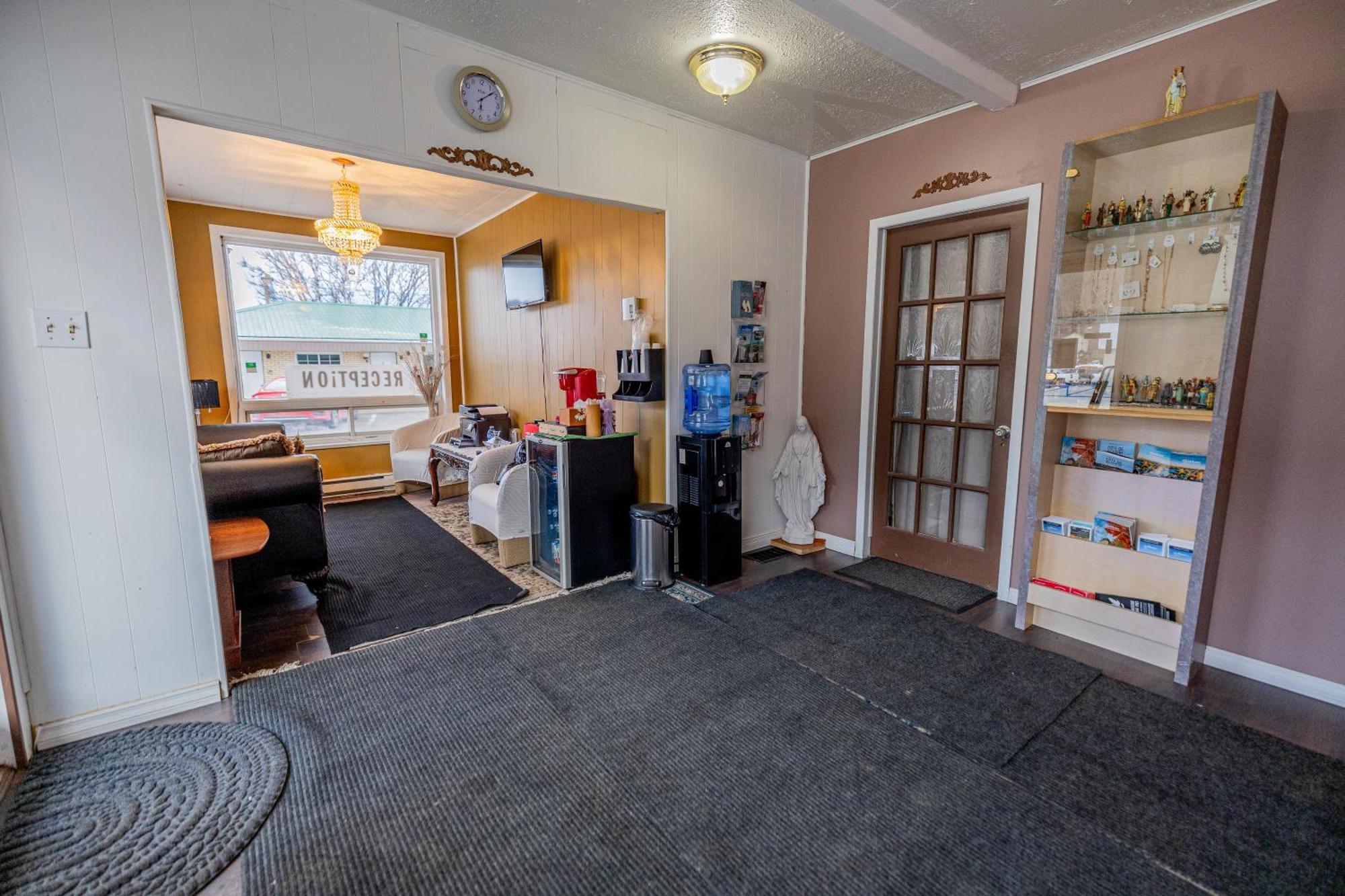 Motel Deblois Sainte-Anne-de-Beaupré Eksteriør billede