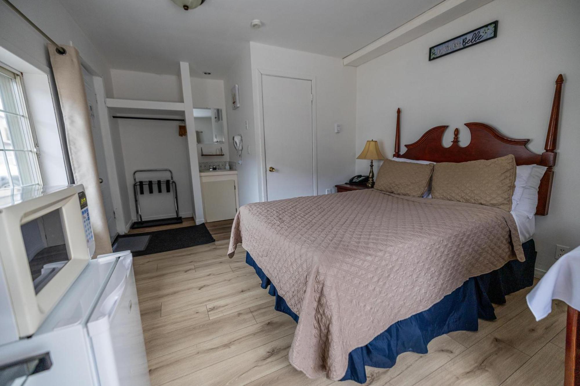 Motel Deblois Sainte-Anne-de-Beaupré Eksteriør billede