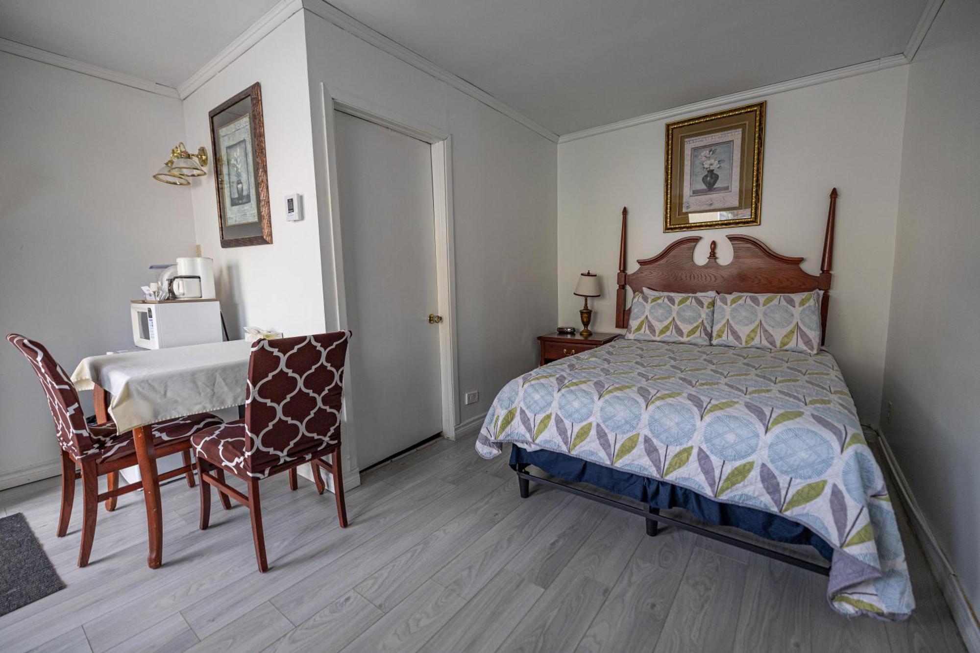 Motel Deblois Sainte-Anne-de-Beaupré Eksteriør billede