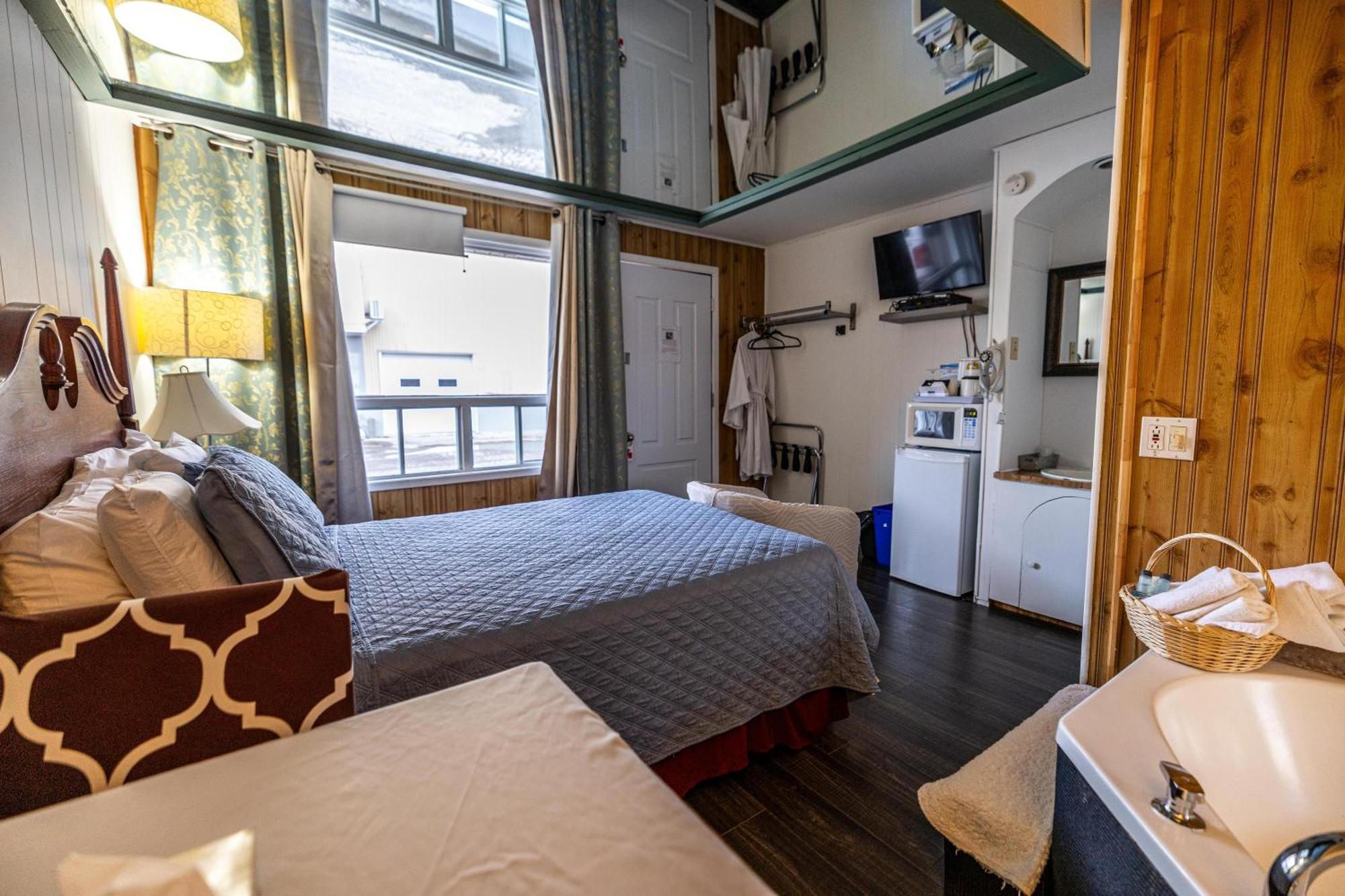Motel Deblois Sainte-Anne-de-Beaupré Eksteriør billede