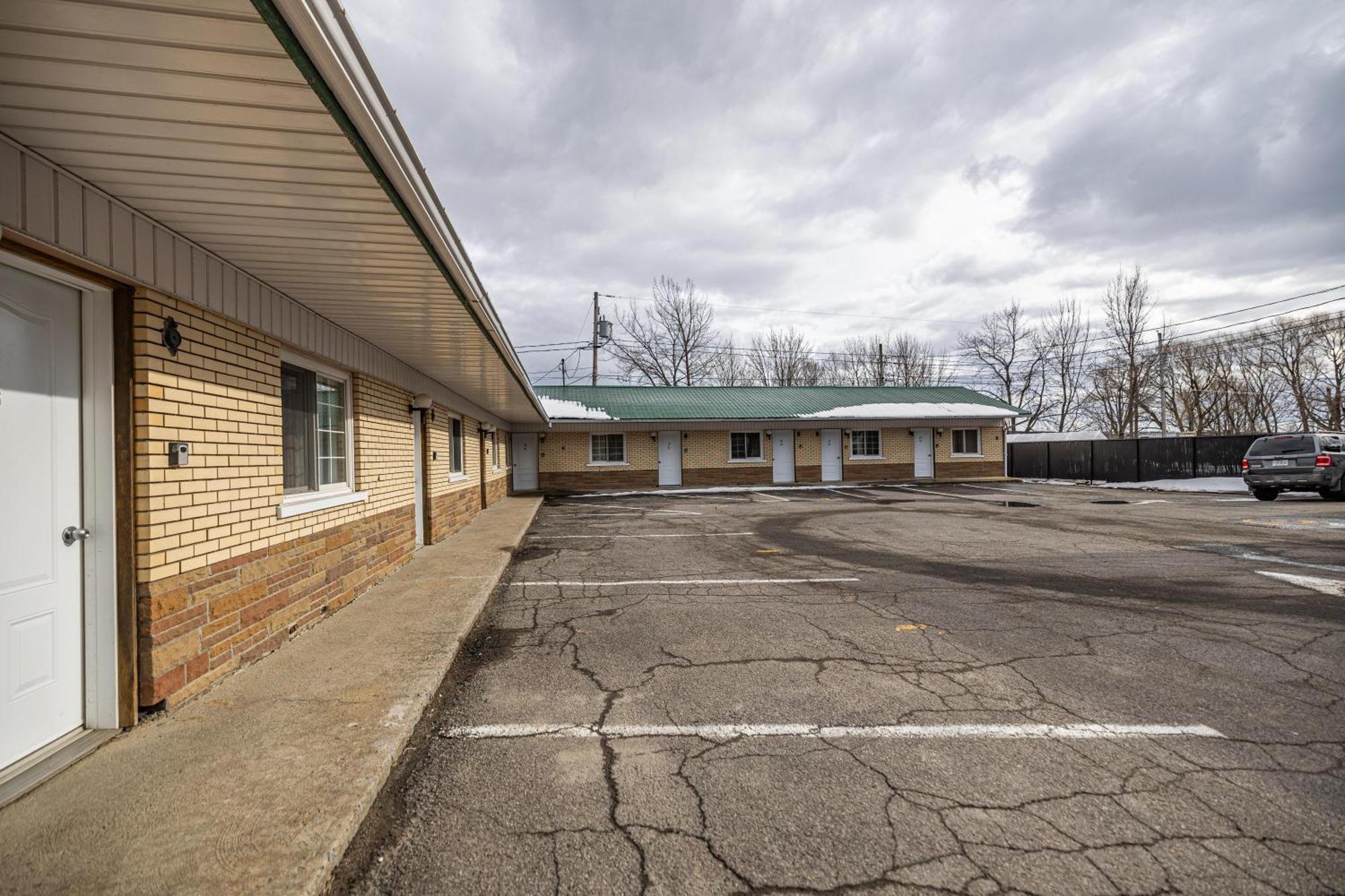 Motel Deblois Sainte-Anne-de-Beaupré Eksteriør billede