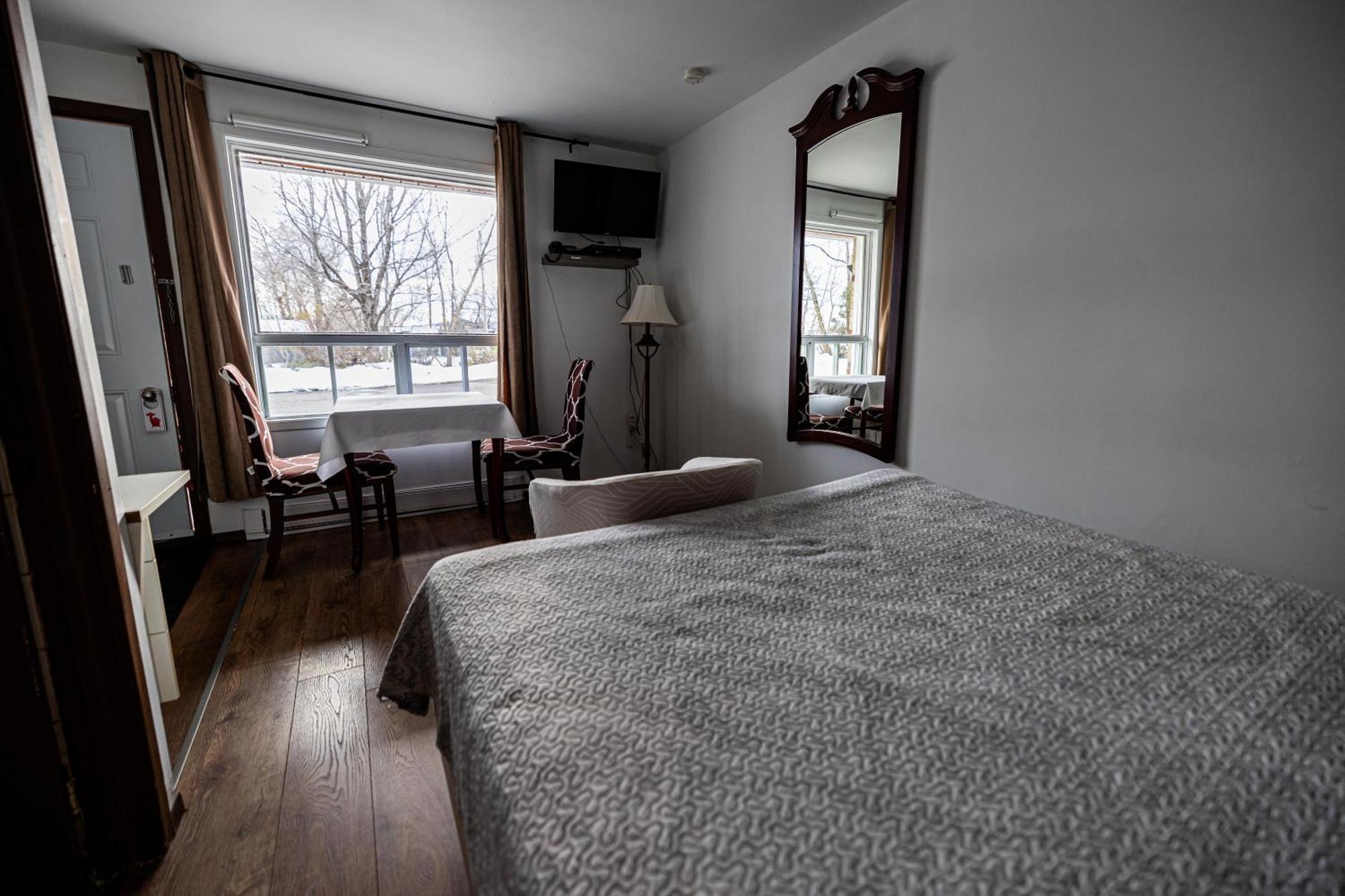 Motel Deblois Sainte-Anne-de-Beaupré Eksteriør billede