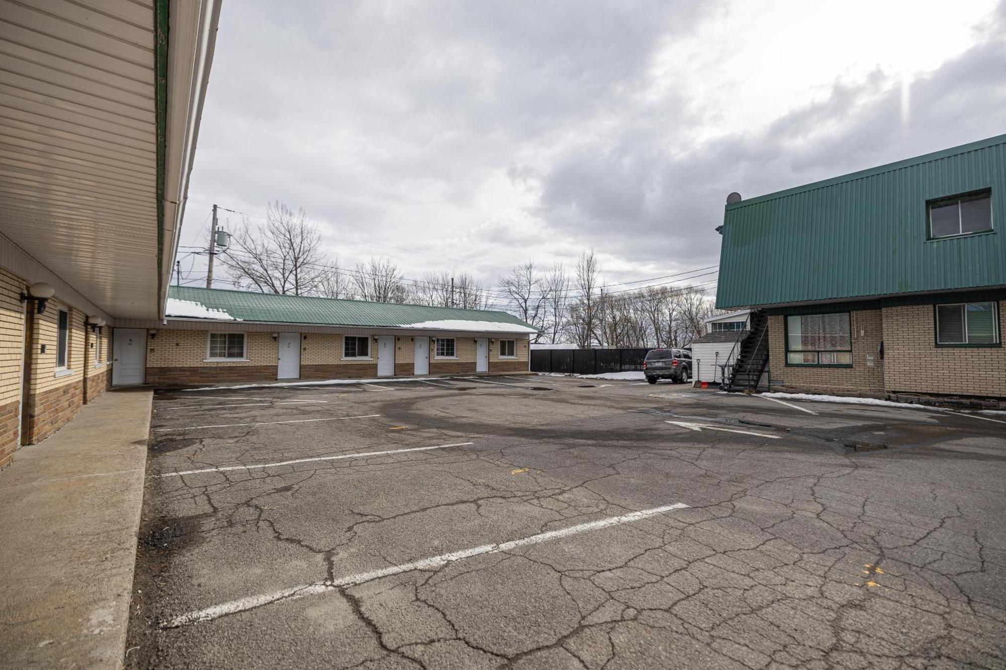 Motel Deblois Sainte-Anne-de-Beaupré Eksteriør billede