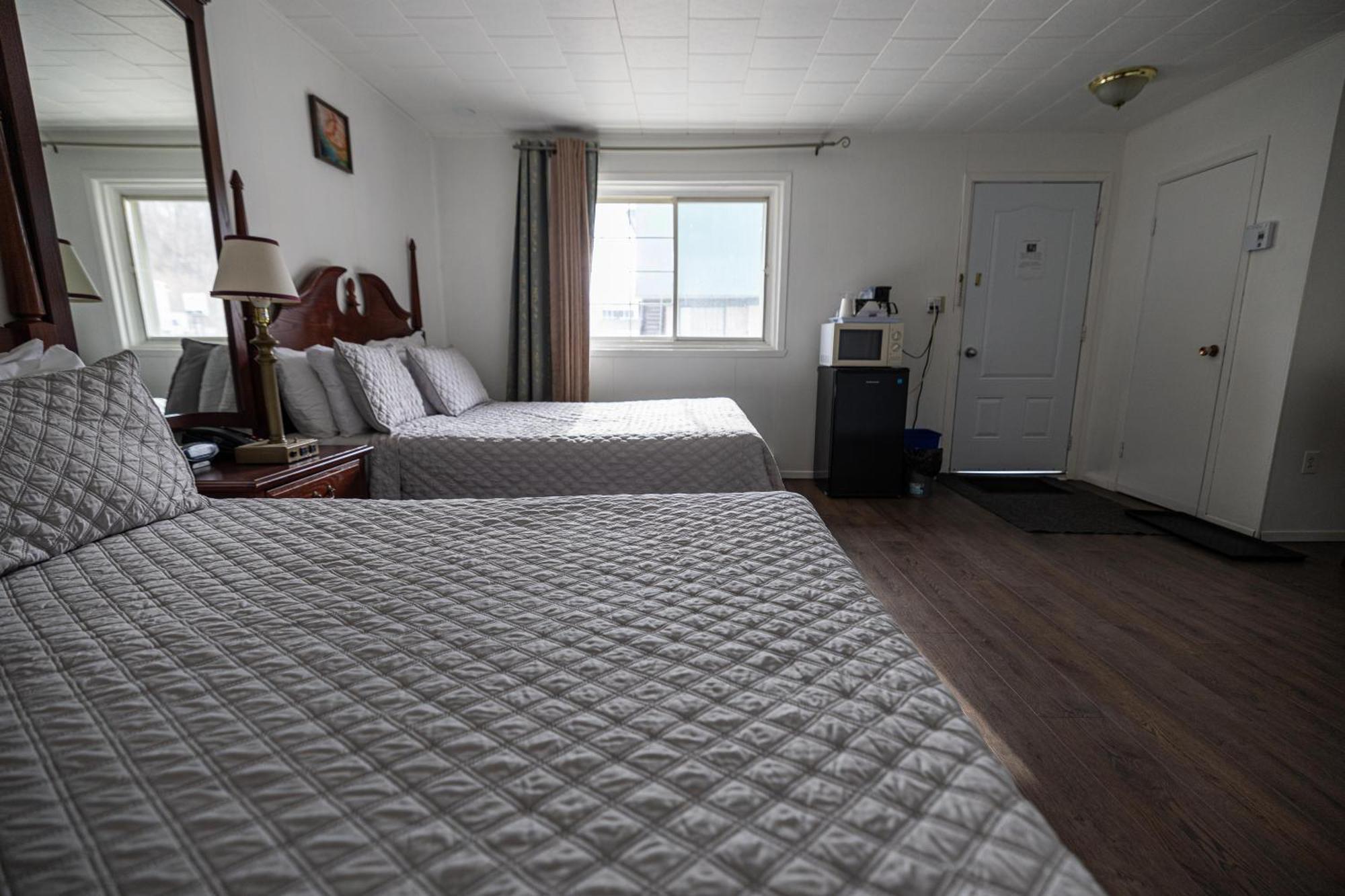 Motel Deblois Sainte-Anne-de-Beaupré Eksteriør billede