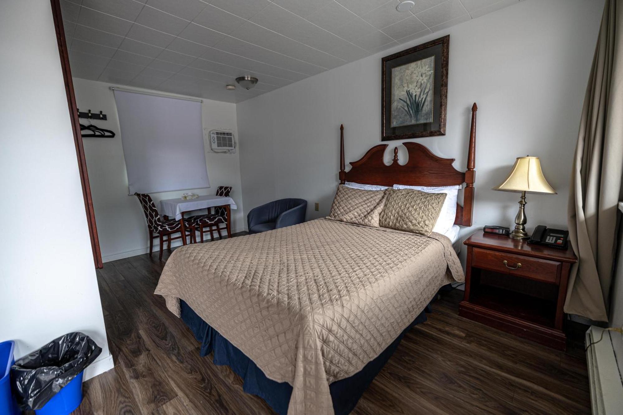 Motel Deblois Sainte-Anne-de-Beaupré Eksteriør billede