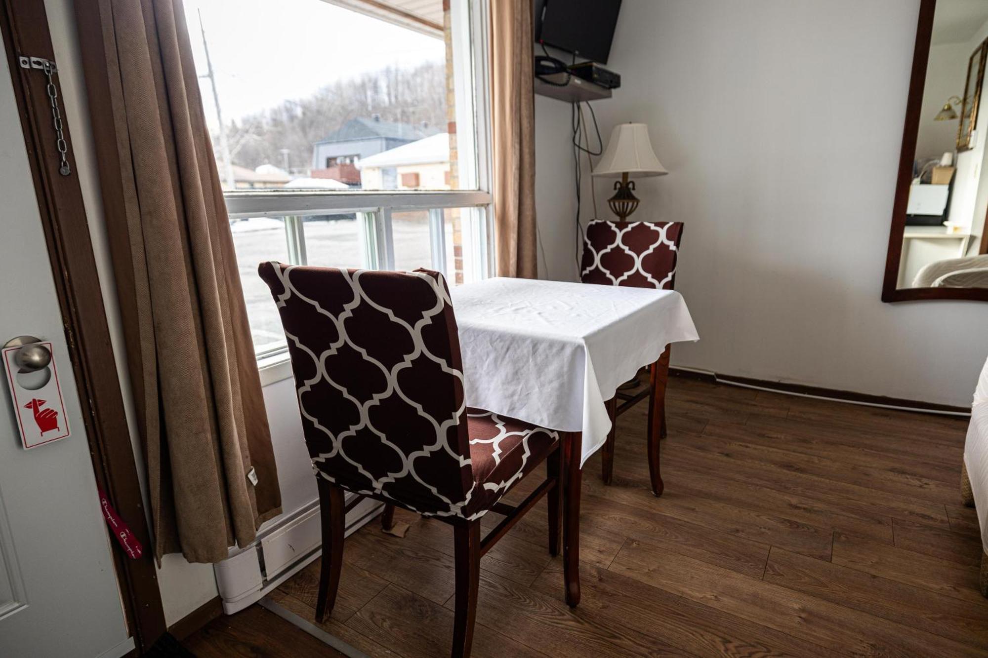 Motel Deblois Sainte-Anne-de-Beaupré Eksteriør billede