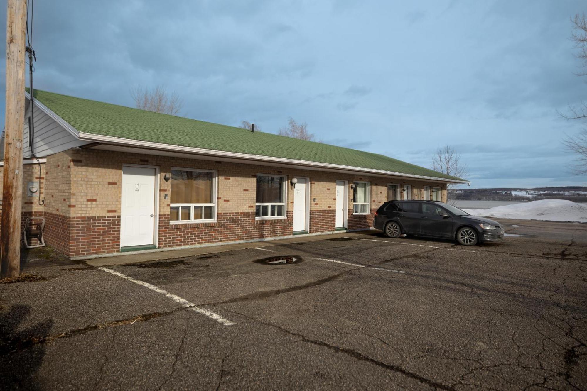 Motel Deblois Sainte-Anne-de-Beaupré Eksteriør billede