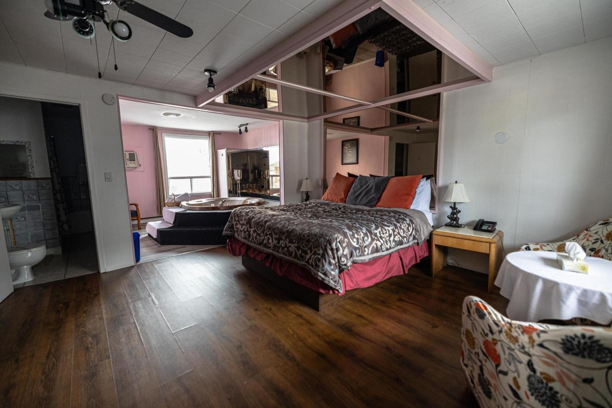 Motel Deblois Sainte-Anne-de-Beaupré Eksteriør billede